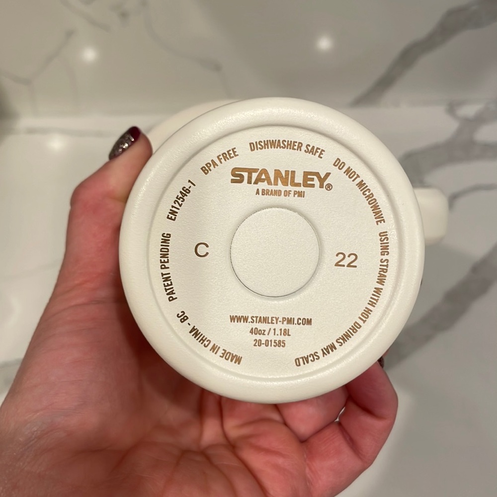 Stanley - MAGNOLIA CREAM + COPPER - 40 oz Adventure Quencher Travel Tumbler- NWT - Picture 4 of 8